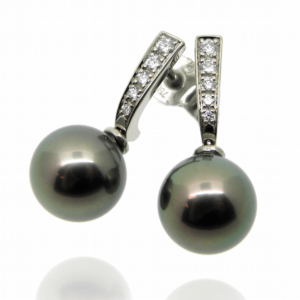 Ohrschmuck, Ohrhänger, Weissgold, Tahiti-Zuchtperlen, Brillanten Wsi, Kollektion, Goldschmiede, Perlenschmuck, Perle, Tahiti, Diamantschmuck, Diamanten, Pavé, earrings, pearl, tahitian, cultured pearls, white gold, design, modern, elegant, goldschmiede, goldsmith, faktor s, sahak, winterthur, zürich, zurich, swissmade, jewellery, jewelry